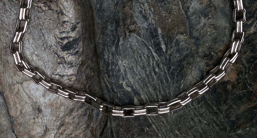 Double link chain with Carnelian pendant