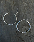 Medium twist hoop